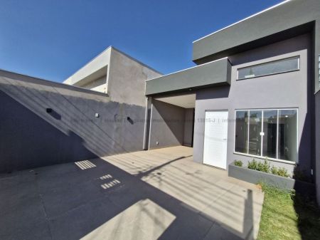 Casa-Térrea em Vila Santa Luzia