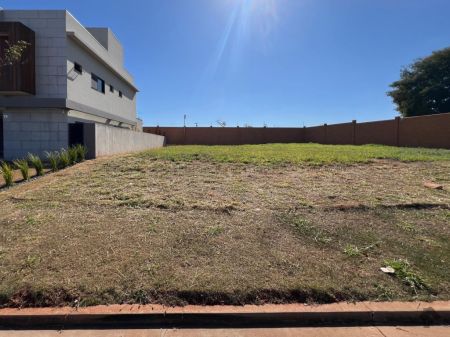 Terreno-Condomínio em Residencial Alphaville IV