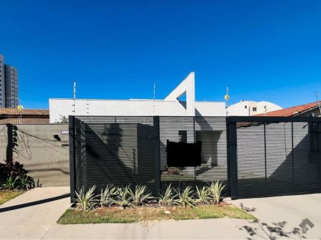 Casa-Térrea em Monte Castelo