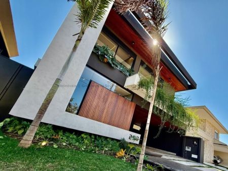 Sobrado-Condomínio em Residencial Alphaville III