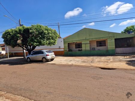 Casa Comercial em Jardim Água Boa