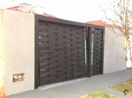 Casa-Térrea em Jardim Los Angeles