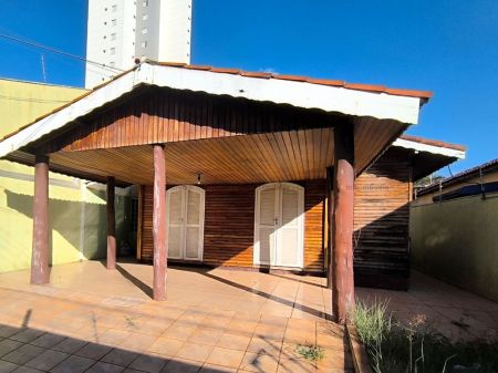 Casa-Térrea em Monte Castelo