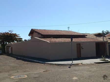 Casa-Térrea em Jardim São Bento