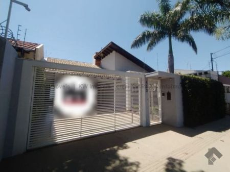 Casa-Térrea em Monte Castelo