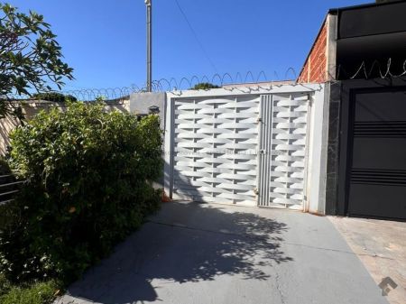 Casa-Térrea em Jardim Aeroporto