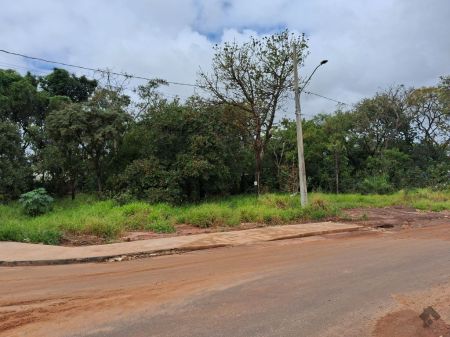 Terreno em Jardim Veraneio