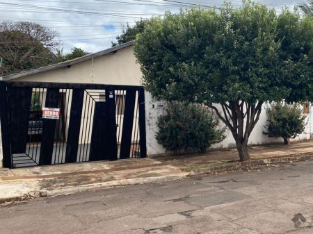Casa-Térrea em Jardim Imá