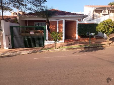 Casa-Térrea em Monte Castelo