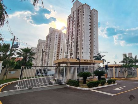 Apartamento em Parque Rita Vieira