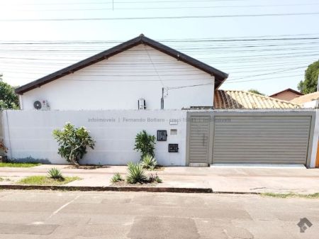 Casa-Térrea em Jardim Jockey Club