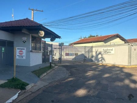 Casa-Térrea-Condomínio em Jardim São Lourenço