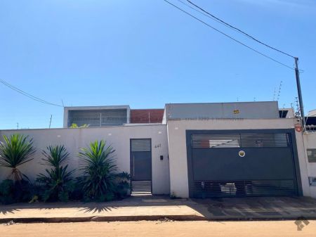 Casa-Térrea em Jardim Itatiaia