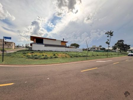 Terreno-Condomínio em Riviera Home Club