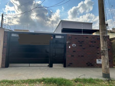 Casa-Térrea em Jardim Itatiaia