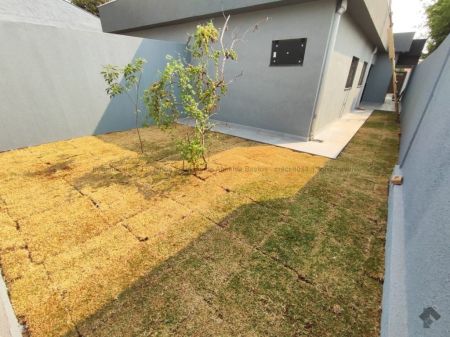 Casa-Térrea em Aero Rancho