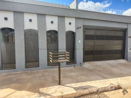 Casa-Térrea em Vila Alba