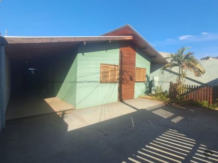 Casa-Térrea em Aero Rancho