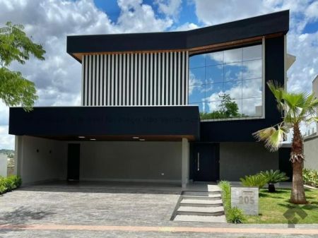 Sobrado-Condomínio em Pq. Residencial Damha III