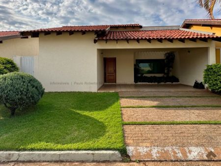 Casa-Térrea-Condomínio em Carandá