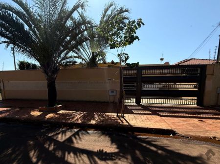 Casa-Térrea em Nova Campo Grande