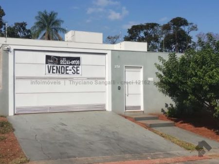 Casa-Térrea em Jardim Veraneio