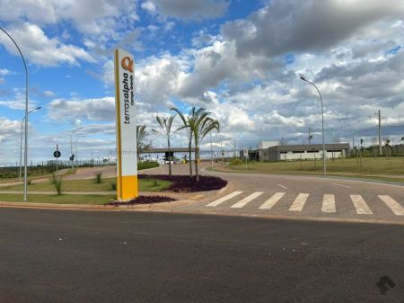 Terreno-Condomínio em Terras Alpha