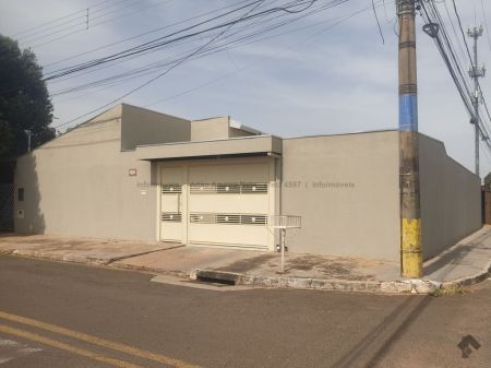 Casa-Térrea em Arnaldo Estevão de Figueiredo