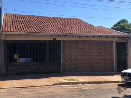 Casa-Térrea em Vila Nova Bandeirantes