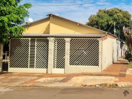 Casa-Térrea em Guanandi