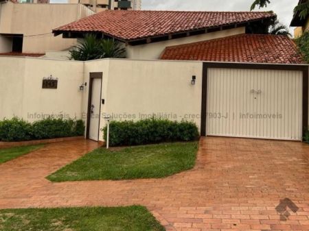 Casa-Térrea em Santa Fé