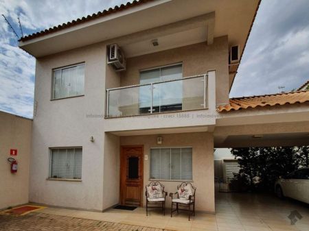 Sobrado-Condomínio em Chácara Cachoeira