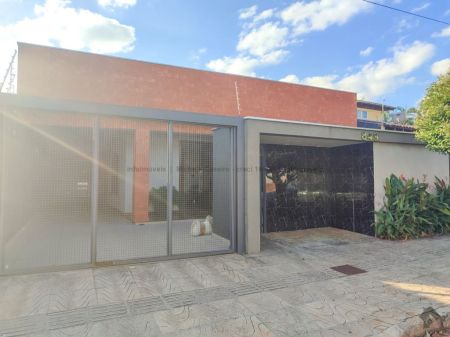 Casa-Térrea em Jardim São Bento
