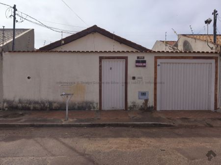 Casa-Térrea em Jardim Pênfigo