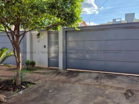 Casa-Térrea em Centro