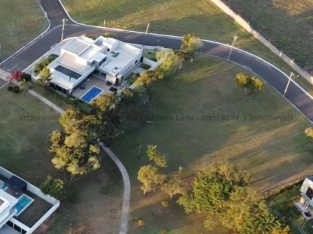 Terreno-Condomínio em Terras do Golfe