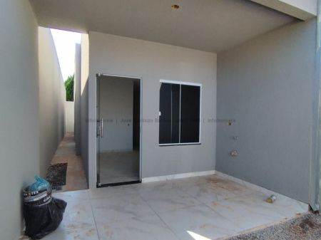 Casa-Térrea em Aero Rancho