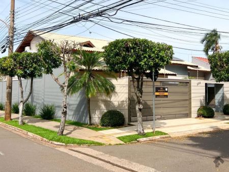 Casa-Térrea em Jardim Autonomista