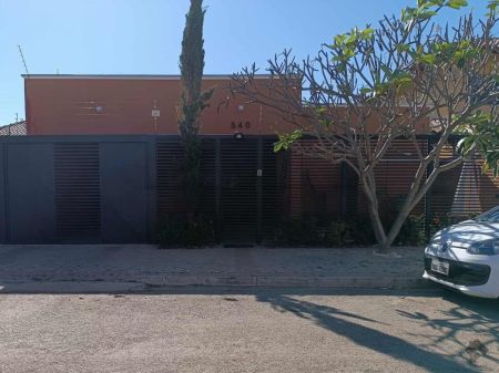 Casa-Térrea em Jardim Andreia
