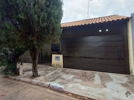 Casa-Térrea em Jardim Estrela Dalva I