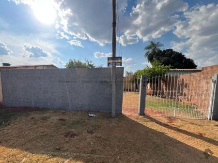 Casa-Térrea em Vila Santa Luzia