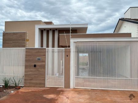 Casa-Térrea em Cj. Res. Monte Carlo