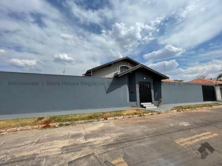 Casa-Térrea em Jardim São Lourenço