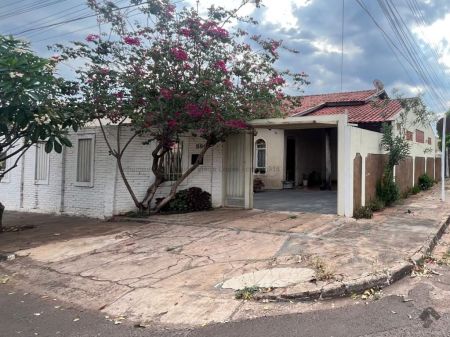Casa-Térrea em Jardim Petrópolis