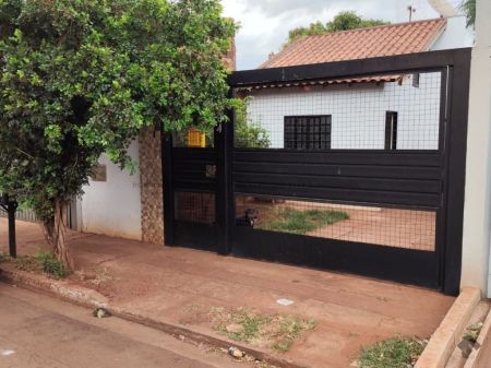 Casa-Térrea em Aero Rancho