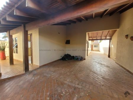 Casa-Térrea em Jardim São Lourenço