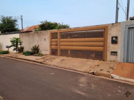 Casa-Térrea em Residencial Ana Maria do Couto