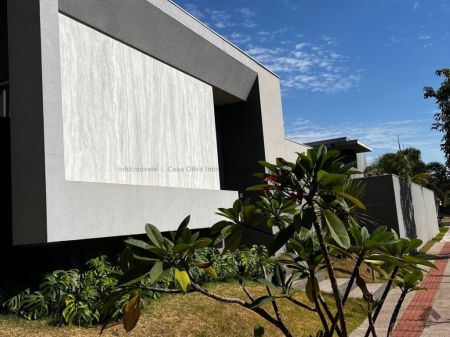 Casa-Térrea-Condomínio em Pq. Residencial Damha III