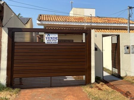 Casa-Térrea em Aero Rancho