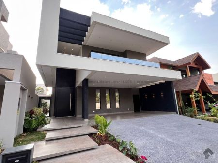 Sobrado-Condomínio em Pq. Residencial Damha IV